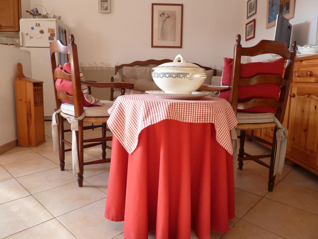 Appartement Les Tournesols à Saint-Andiol Chambre photo